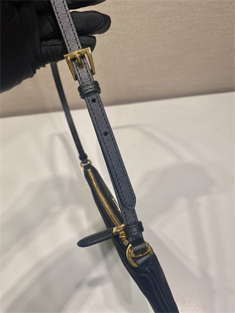 Pra*a re-nylon pouch black 1ne545