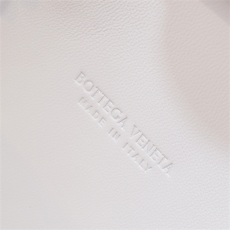 BV Teen Lauren 1980 With Chain Calfskin White