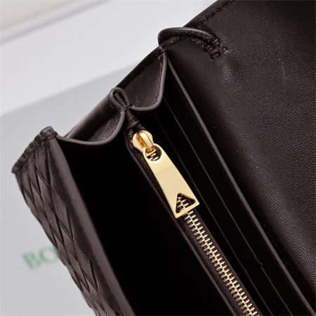 BV Andiamo Large Flap Wallet Lambskin Fondant