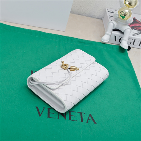 BV Andiamo Large Flap Wallet Lambskin White