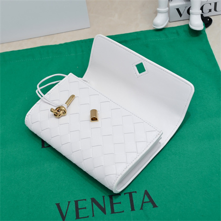 BV Andiamo Large Flap Wallet Lambskin White