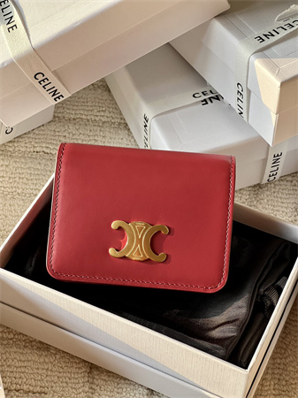 Ce**e triomphe compact wallet in shiny calfskin red