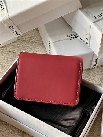 Ce**e triomphe compact wallet in shiny calfskin red