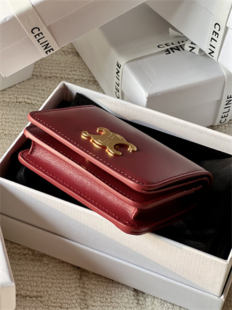 Ce**e triomphe compact wallet in shiny calfskin red