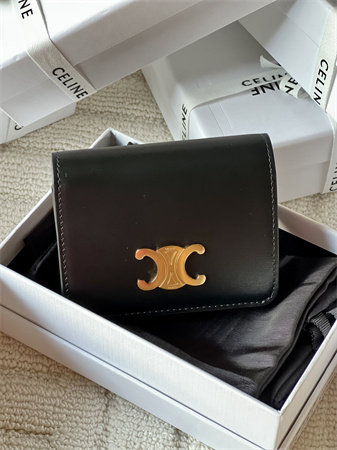 Ce**e triomphe compact wallet in shiny calfskin black
