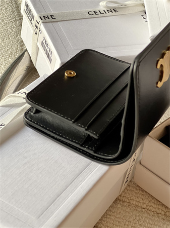 Ce**e triomphe compact wallet in shiny calfskin black