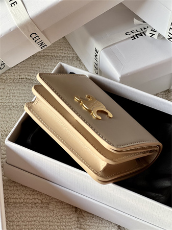 Ce**e triomphe compact wallet in shiny calfskin beige