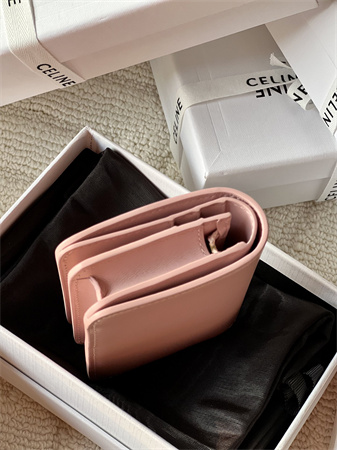 Ce**e triomphe compact wallet in shiny calfskin pink