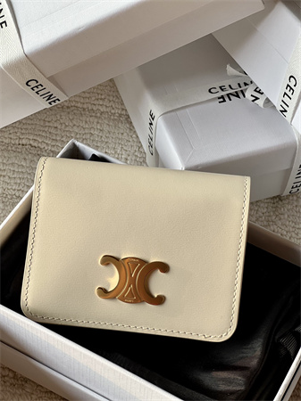 Ce**e triomphe compact wallet in shiny calfskin cream