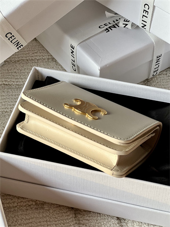 Ce**e triomphe compact wallet in shiny calfskin cream