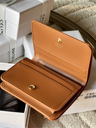 Ce**e triomphe compact wallet in shiny calfskin brown