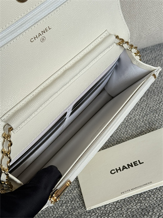 Ch*el wallet on chain grained calfskin gold tone metal white ap0250