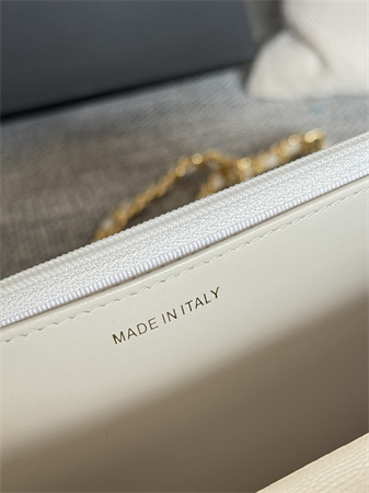 Ch*el wallet on chain grained calfskin gold tone metal white ap0250