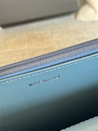 Ch*el wallet on chain grained calfskin silver tone metal blue ap0250