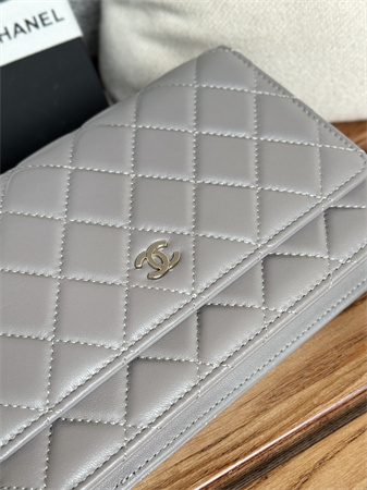 Ch*el wallet on chain lambskin silver tone metal grey ap0250