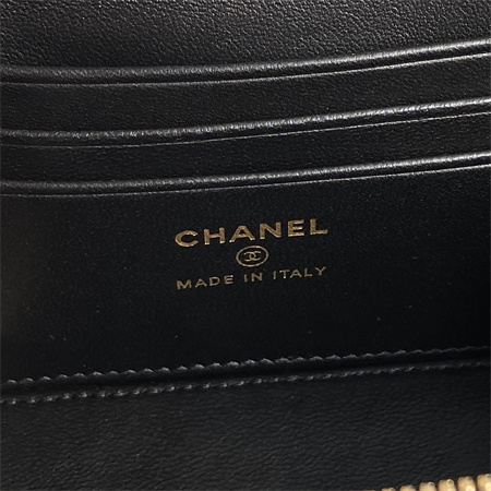 Ch*el vanity with chain patent calfskin gold-tone metal black ap2199