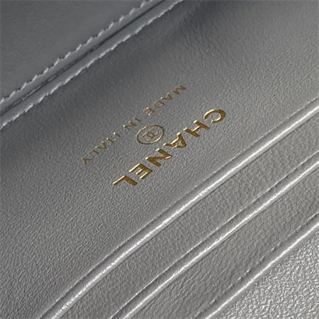 Ch*el vanity with chain patent calfskin gold-tone metal grey ap2199