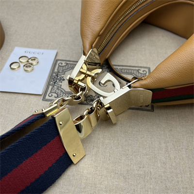 G*u*i attache large shoulder bag leather brown 702823