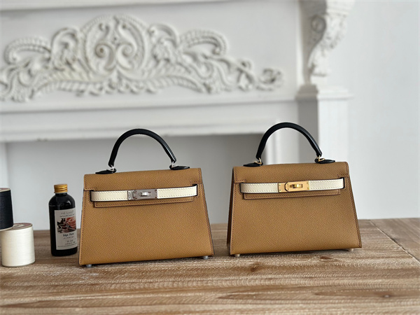 H**mes kelly mini ii bag epsom leather biscuit/craie/black hs