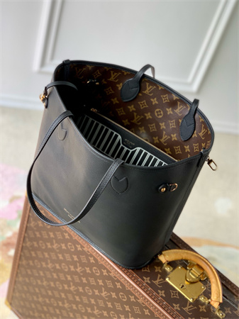 L.V Neverfull Inside Out MM Black  M11946