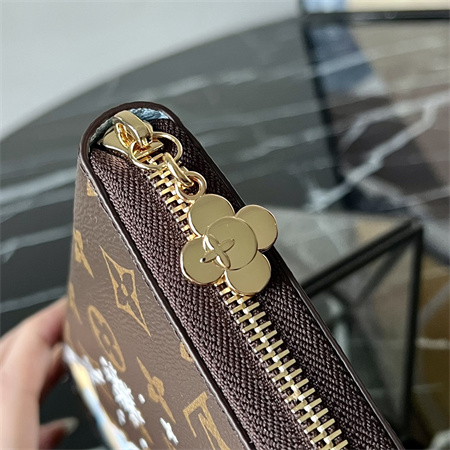 L.V  Zippy Wallet Vivienne Holidays Monogram Canvas M12223