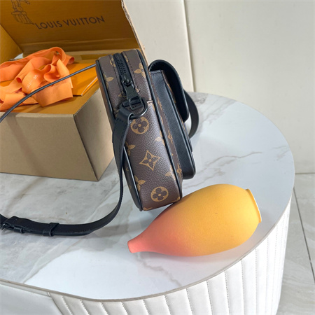 L.V CHRISTOPHER WEARABLE WALLET Monogram Canvas M69404