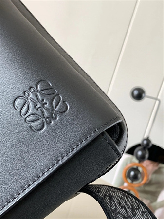 l0ew* xs military messenger bag in S*pple smooth calfskin and jacquard black