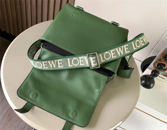 l0ew* xs military messenger bag in S*pple smooth calfskin and jacquard hunter green