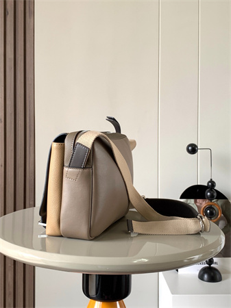 L0ew* xs military messenger bag in soft grained calfskin beige multicolor