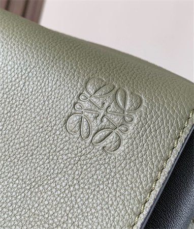 L0ew* xs military messenger bag in soft grained calfskin black/khaki