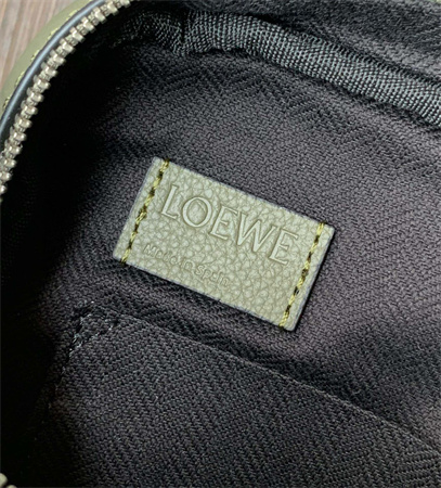 L0ew* xs military messenger bag in soft grained calfskin black/khaki