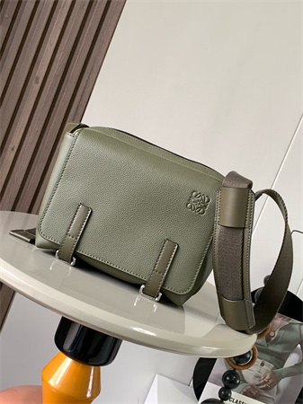 L0ew* xs military messenger bag in soft grained calfskin khaki