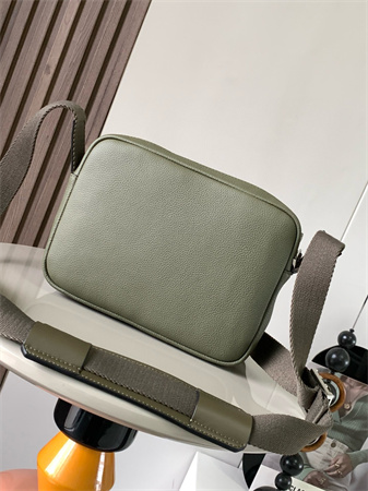 L0ew* xs military messenger bag in soft grained calfskin khaki