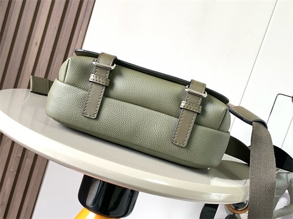 L0ew* xs military messenger bag in soft grained calfskin khaki