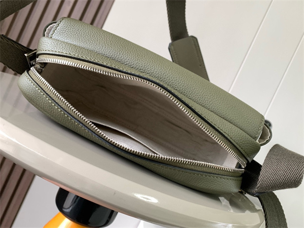 L0ew* xs military messenger bag in soft grained calfskin khaki