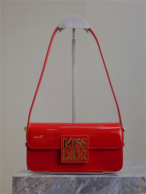 cd miss D*or flap bag patent calfskin red