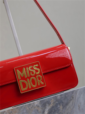 cd miss D*or flap bag patent calfskin red