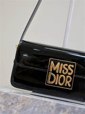 cd miss D*or flap bag patent calfskin black