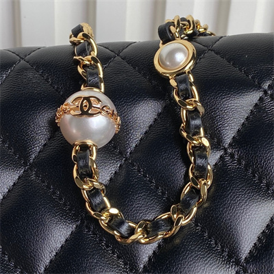 Ch*el flap phone holder with chain shiny lambskin, imitation pearls & gold-tone metal black ap4284
