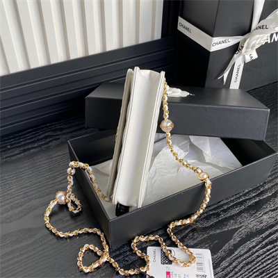 Ch*el flap phone holder with chain shiny lambskin, imitation pearls & gold-tone metal white ap4284