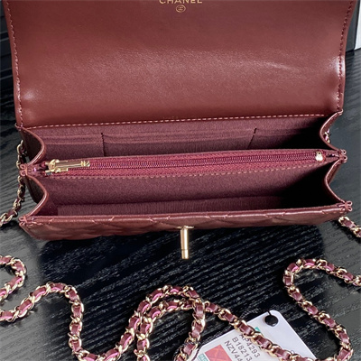 Ch*el clutch with chain lambskin, strass & gold-tone metal burgundy ap4293