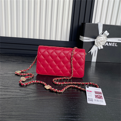 Ch*el clutch with chain lambskin, strass & gold-tone metal red  ap4300