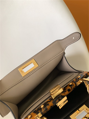 Fen.di PEEKABOO ICONIC ISEEU Small leather bag Dove Grey