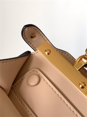 Fen.di PEEKABOO ICONIC ISEEU Medium leather bag Black