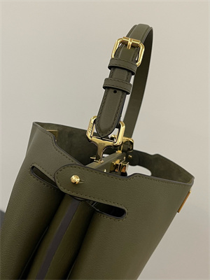 Fen.di Peekaboo Soft Medium Leather Bag Green