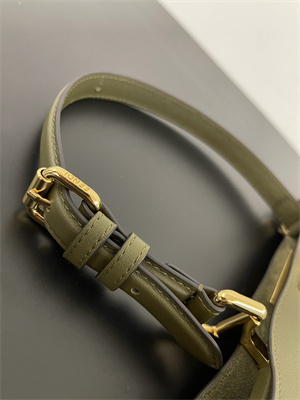 Fen.di Peekaboo Soft Medium Leather Bag Green