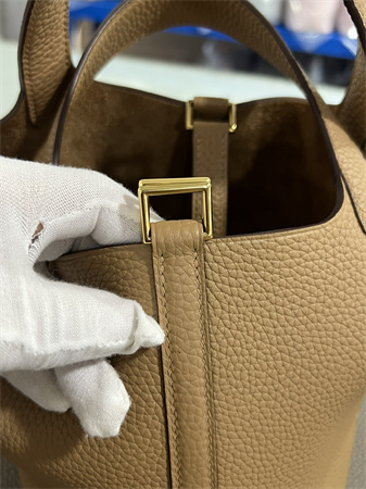 Picotin Lock Bag Taurillon Clemence Leather 18/22CM Gold/Silver Tone Metal In Chai Color HS