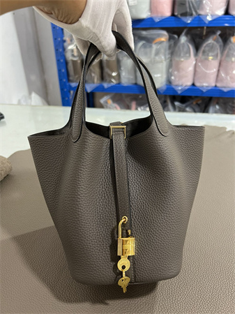 Picotin Lock Bag Taurillon Clemence Leather 18/22CM Gold/Silver Tone Metal In Etain Color HS