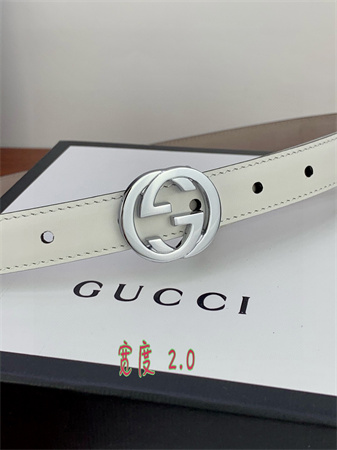 G*u*i belts in white calfskin 20mm gold/silver hardware