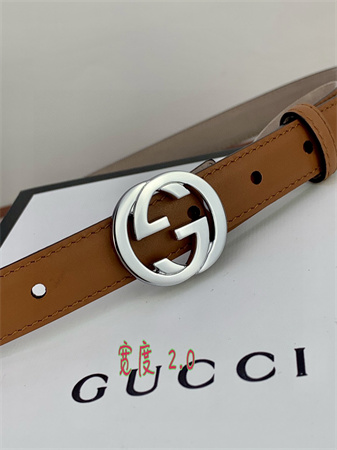 G*u*i belts in brown calfskin 20mm gold/silver hardware